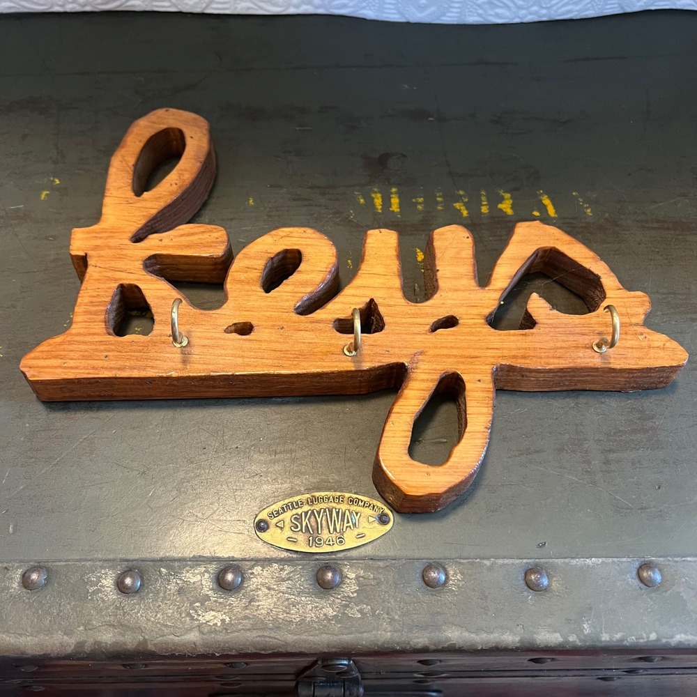 Vintage Wooden Keys Wall Hanging Hook Rack Cursive Script Entryway Organizer